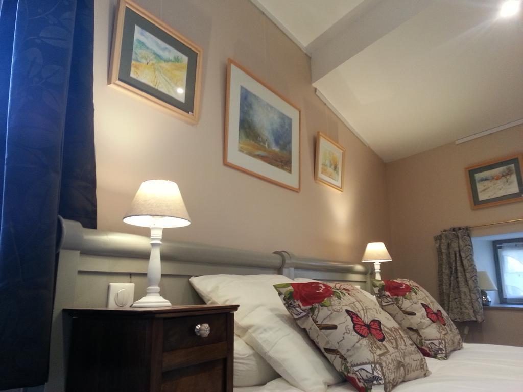 Relais St Jacques - Roanne Panzió Saint-Haon-le-Châtel Szoba fotó