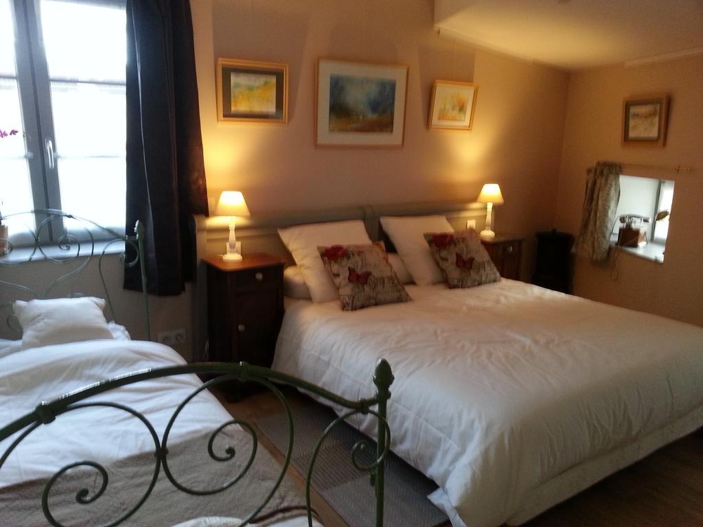 Relais St Jacques - Roanne Panzió Saint-Haon-le-Châtel Szoba fotó